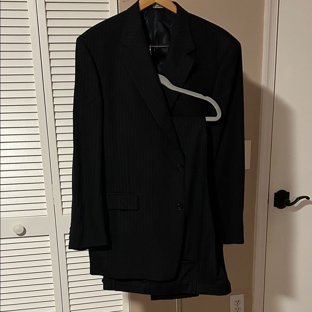 Burberrys’ Men's Wool Navy Pinstripe Suit set Blazer, pants business size 44 L